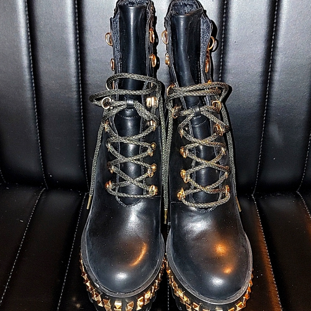 CAPE ROBBIN "FIRST CLASS" WOMEN'S SIZE 8.5 PLATFORM CHUNKY HEEL LACE UP BOOTIE